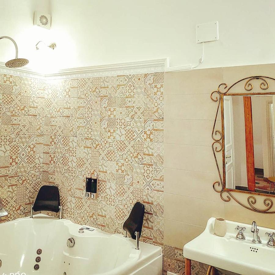 Le Suite Del Teatro Cucinino Privato Taranto Exterior foto