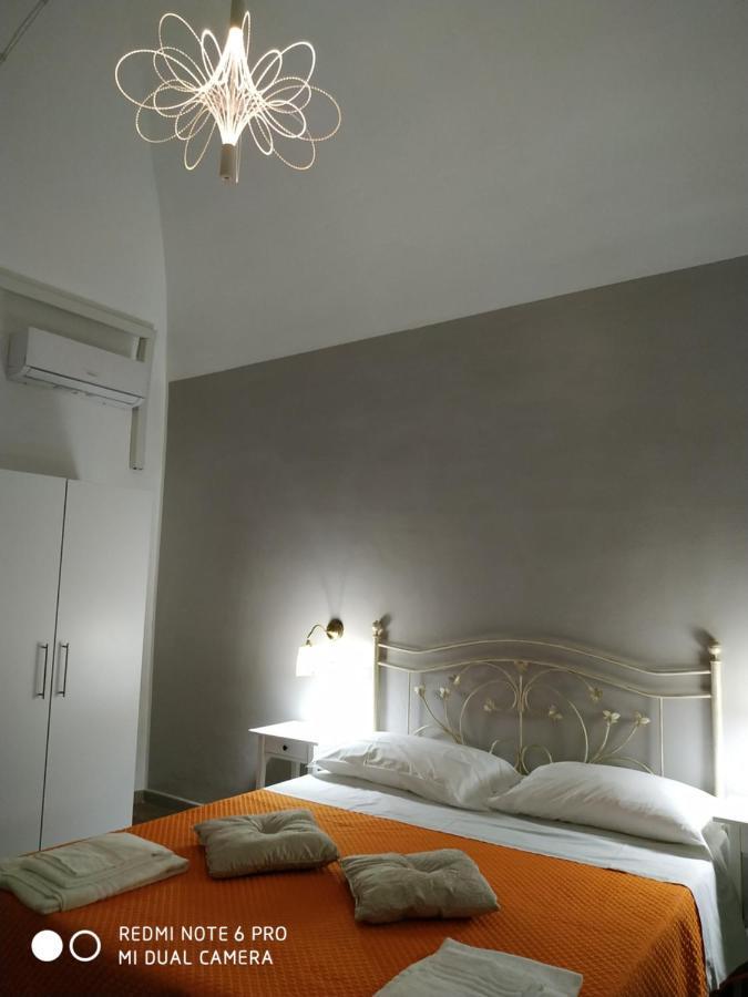 Le Suite Del Teatro Cucinino Privato Taranto Exterior foto