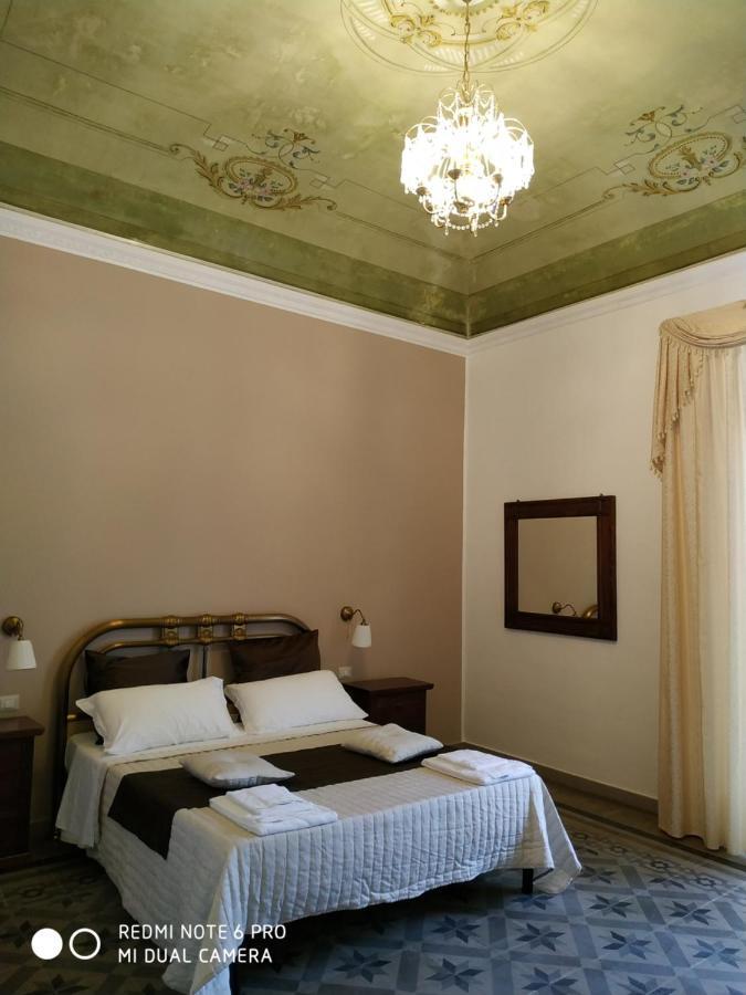 Le Suite Del Teatro Cucinino Privato Taranto Exterior foto