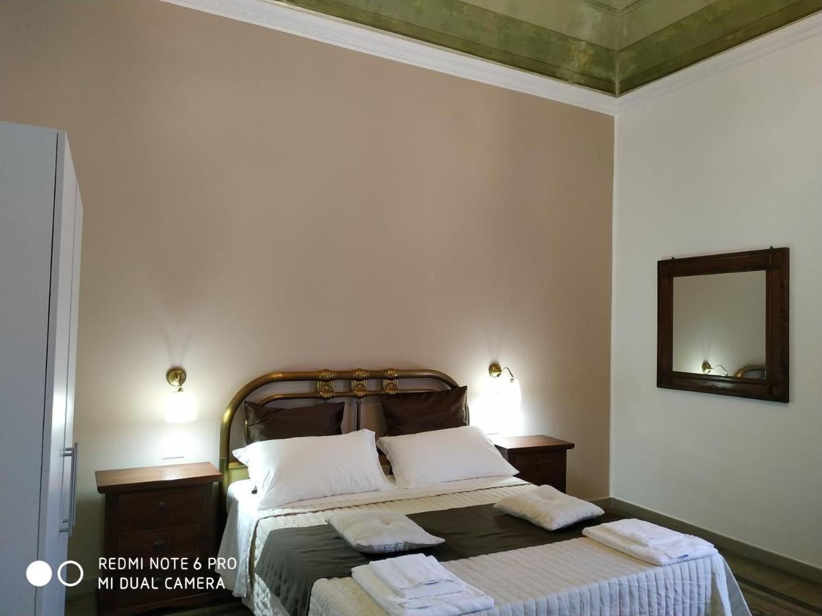Le Suite Del Teatro Cucinino Privato Taranto Exterior foto