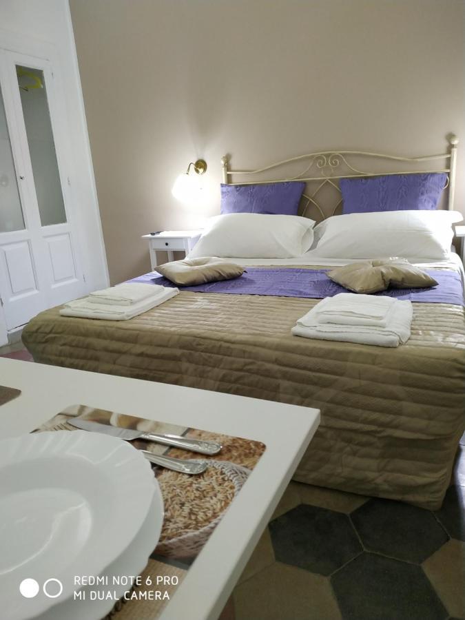 Le Suite Del Teatro Cucinino Privato Taranto Exterior foto