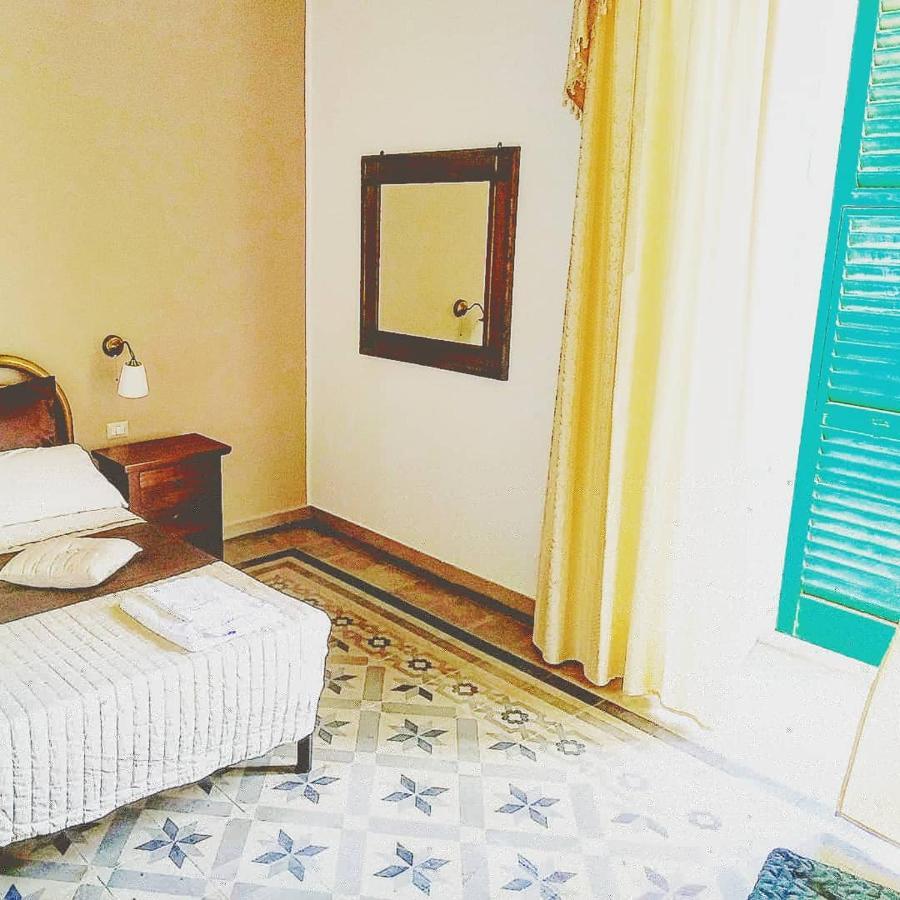 Le Suite Del Teatro Cucinino Privato Taranto Exterior foto